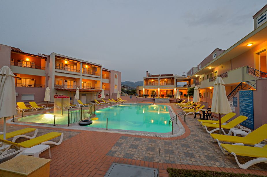 Aiolos apartments and studios Stoupa