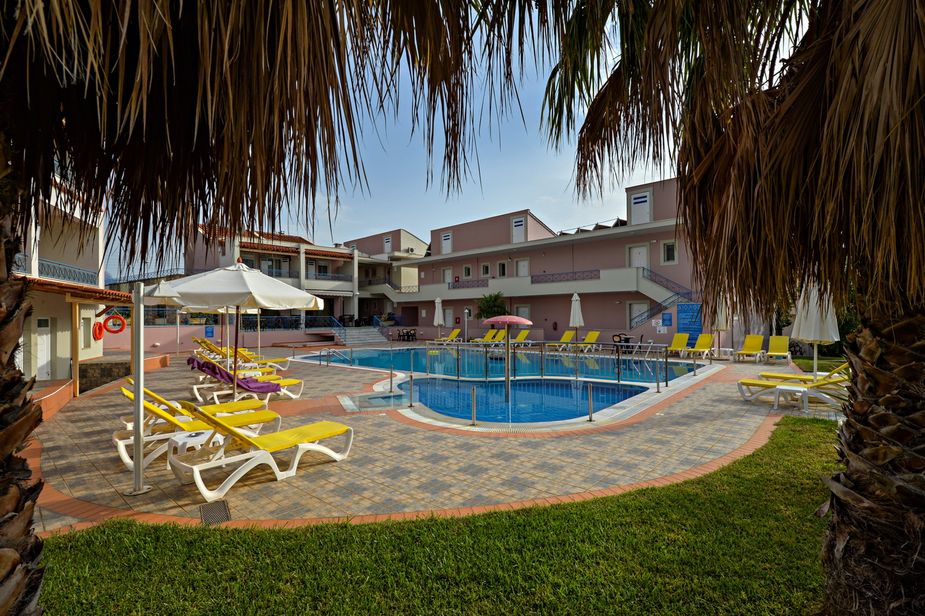 Aiolos apartments and studios Stoupa