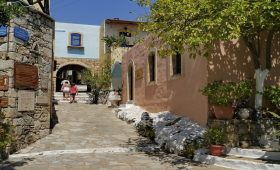 Arolithos Village (incl. auto)