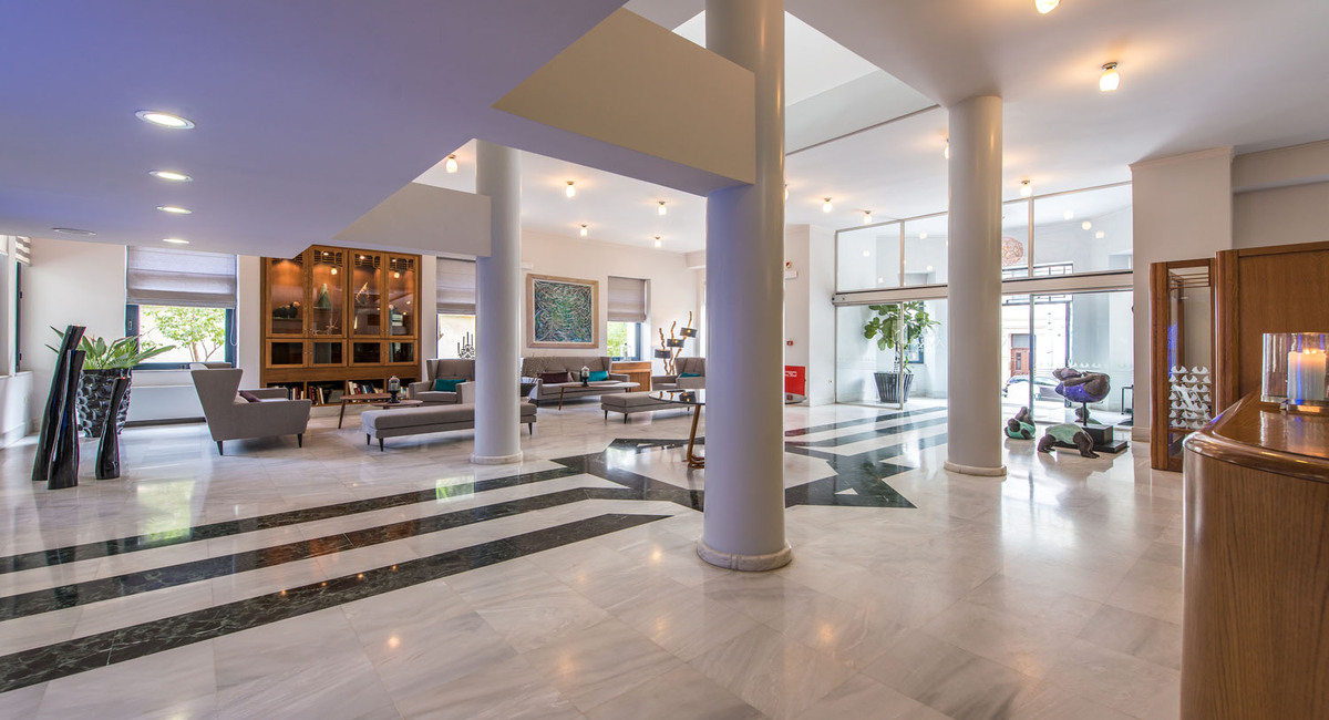 Avra Hotel