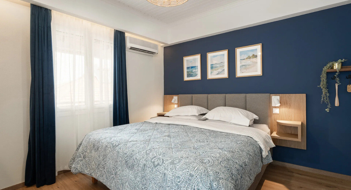 Captains Seafront Apartments
