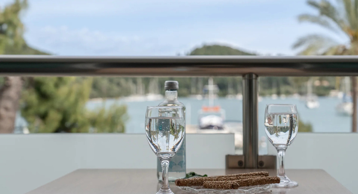 Captains Seafront Apartments