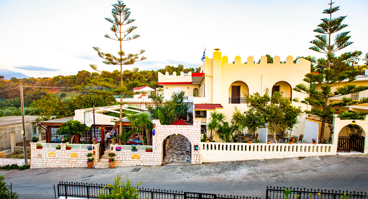Kastro apartments Panormos