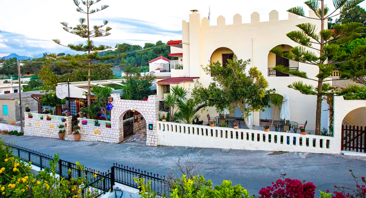 Kastro apartments Panormos