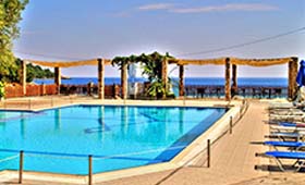 Maranton Beach Hotel (incl. huurauto)