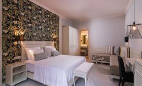 Neikos Mediterraneo Luxury Suites