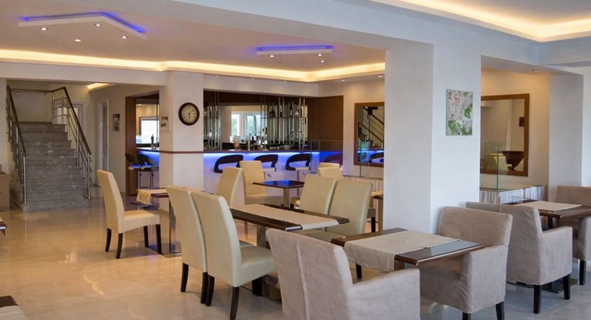 Oasis Hotel Perigiali