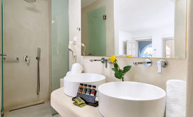 Paola's Town Hotel