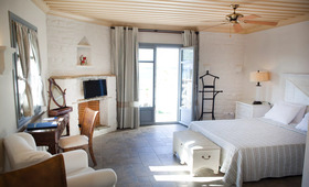 Porto Kea Suites