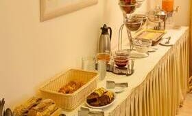 Princess Kyniska Suites (incl. auto)