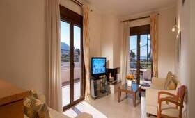 Princess Kyniska Suites (incl. auto)