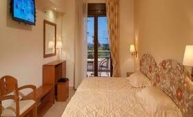 Princess Kyniska Suites (incl. auto)