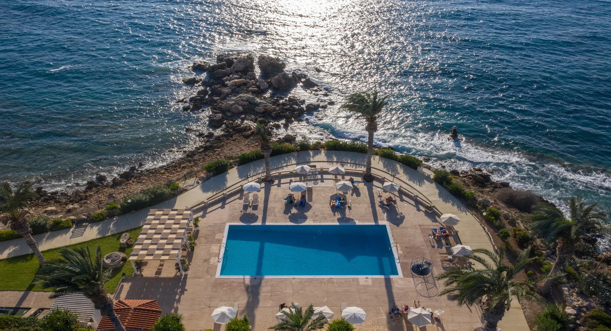 Vrachia Beach Hotel & Suites