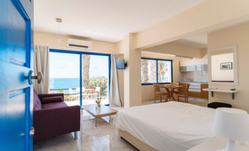 Vrachia Beach Hotel & Suites